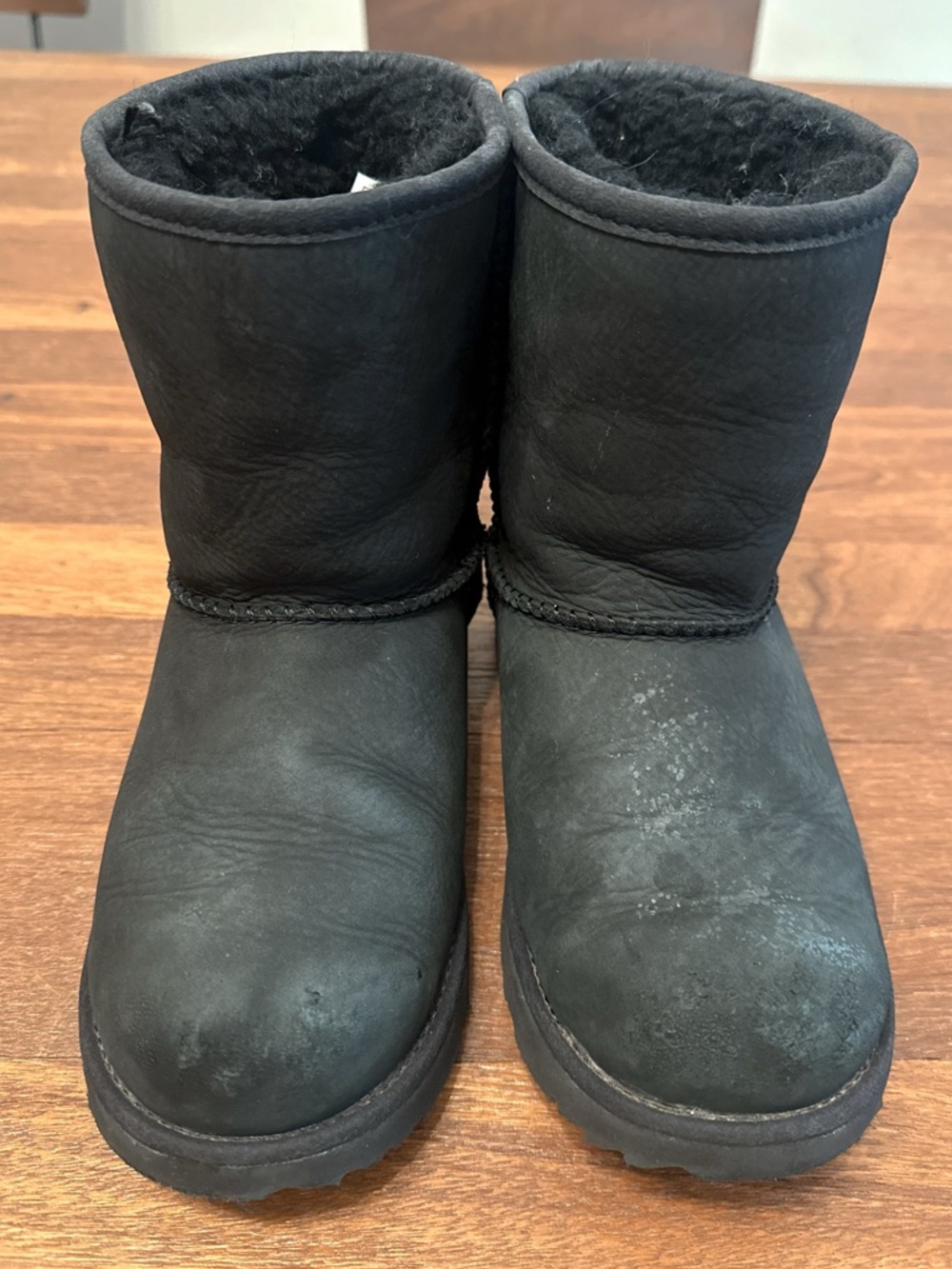 UGG Kid Classic Short Black Boots Sheepskin Fur Lined Boots Cozy Shoes Size 3